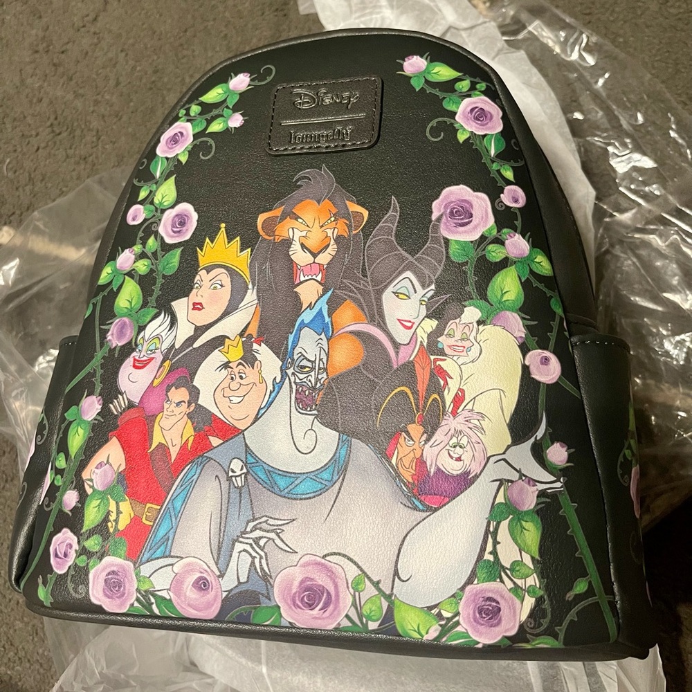 New with tags loungefly mini backpack Villians